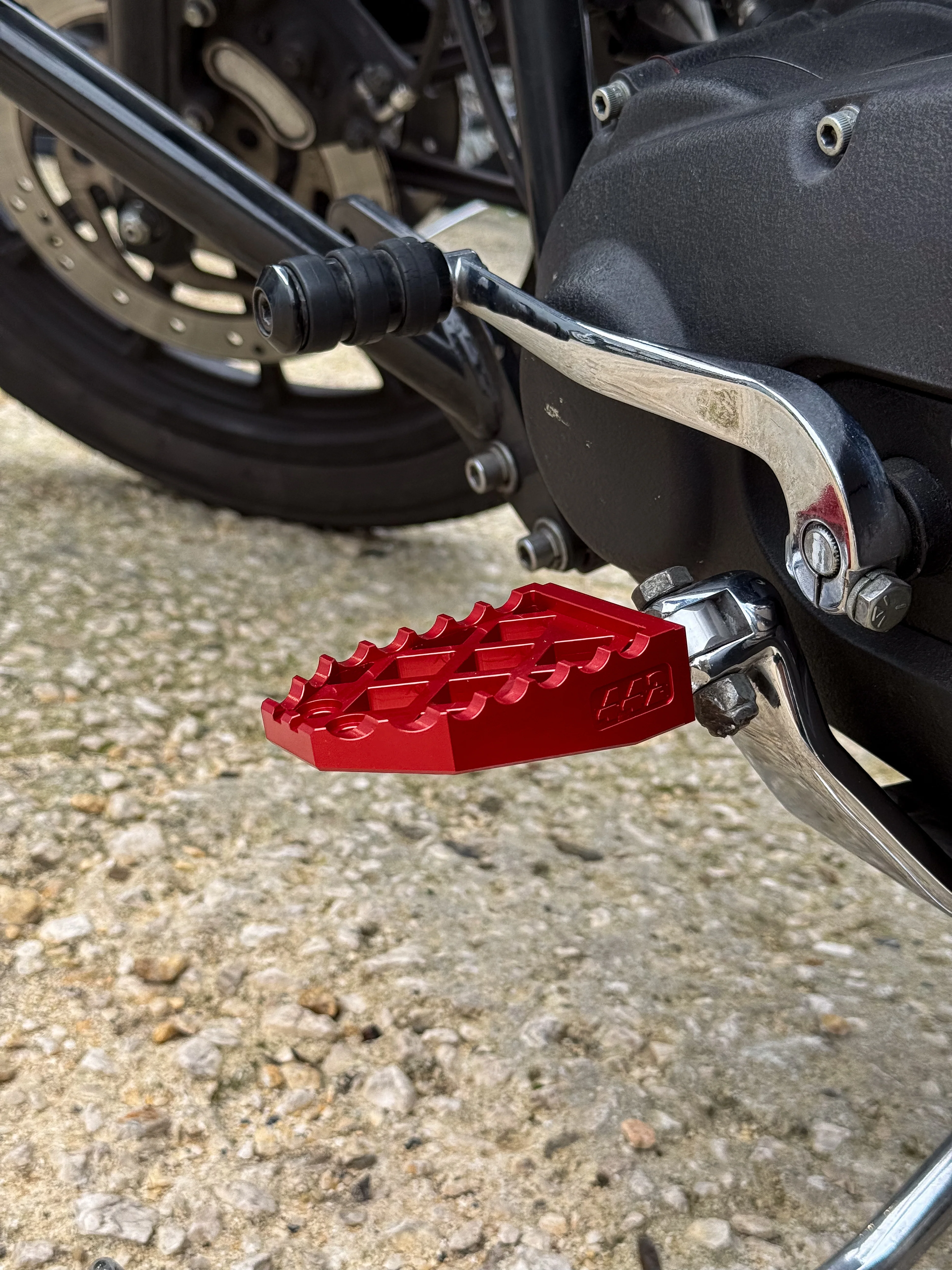 442 PARTS - Repose-pieds ROUGE avec sliders - Toutes Harley-Davidson - Image 4