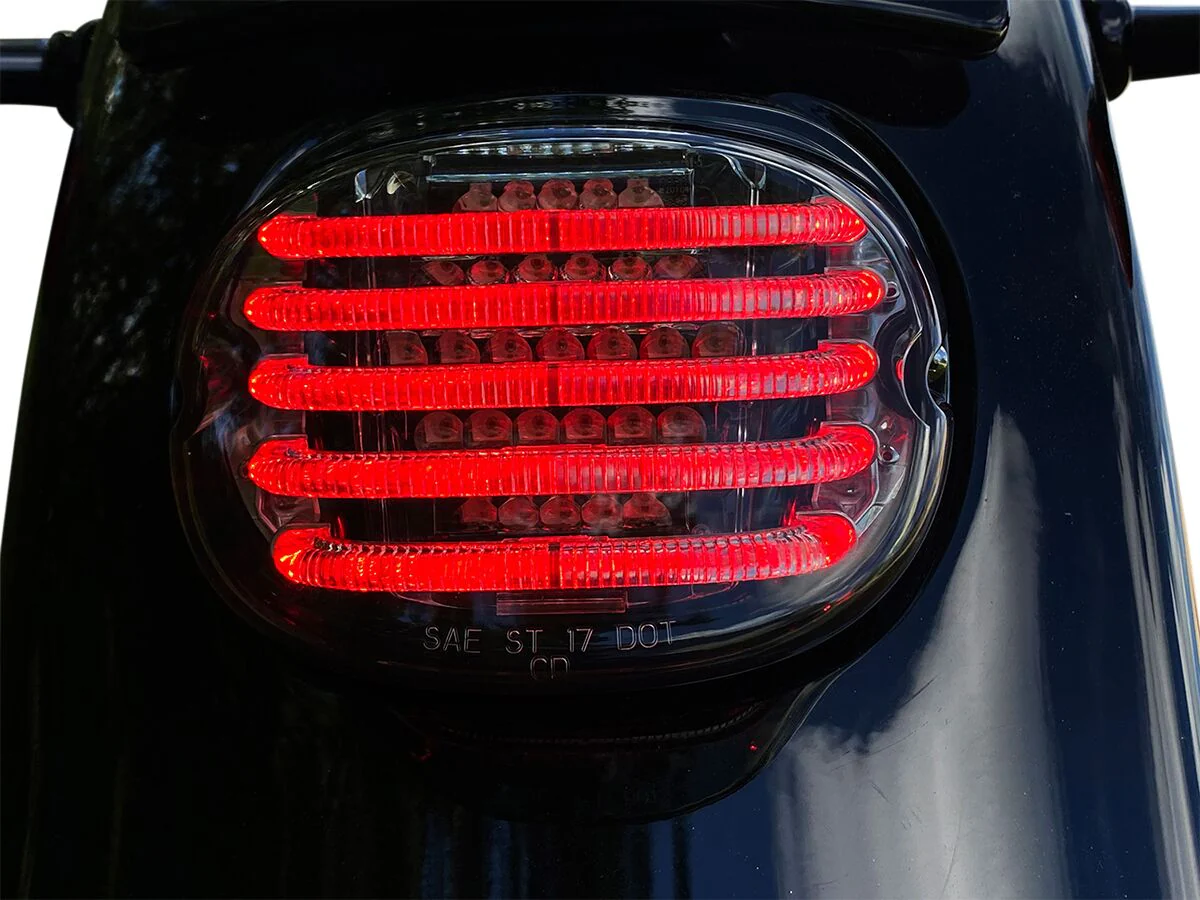 CUSTOM DYNAMICS Feux arrière LED ProBEAM intégrés profil bas avec clignotants auxiliaires - Image 2