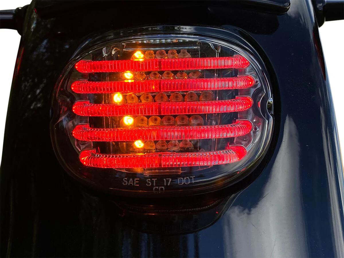 CUSTOM DYNAMICS Feux arrière LED ProBEAM intégrés profil bas avec clignotants auxiliaires - Image 3