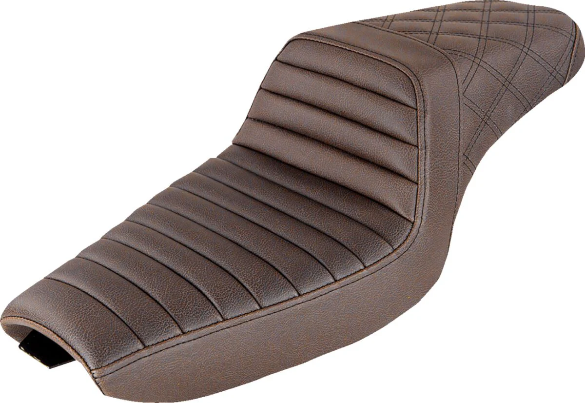 SADDLEMEN Selle Step-Up - Marron - Sportster 04+ - 17 litres